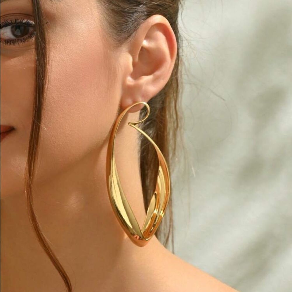 Gold statement Earrings N1114